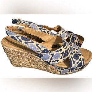 Chinese Laundry fabric wedge blue/cream wedge sz 6.5